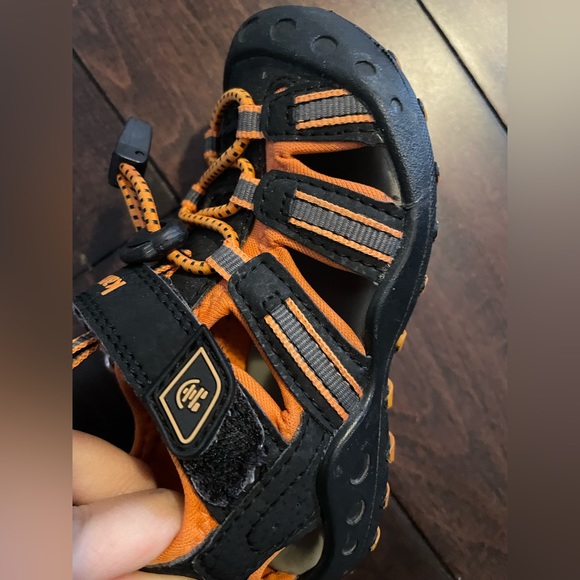 Kamik Toddler Crab Closed-Toe Sandals. Black and Orange colour. Size 6 - Picture 6 of 8